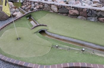 How To Play Mini Golf? A Beginner’s Guide