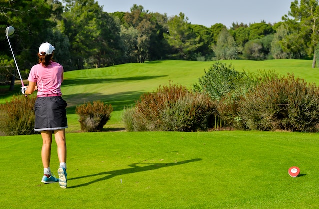 What to Wear Golfing Women? Detailed Information